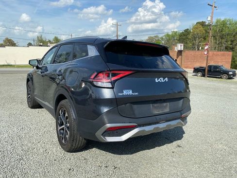 Used 2023 Kia Sportage EX image 4