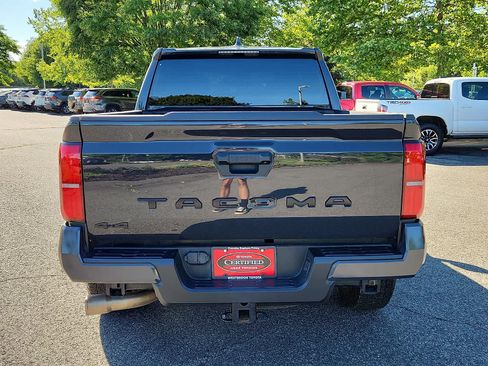 Certified 2025 Toyota Tacoma TRD Off-Road AWD/4WD image 6