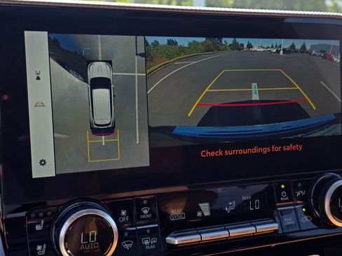 Used 2024 Toyota Highlander Platinum image 34