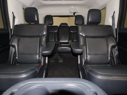 Used 2025 Ford Expedition Platinum AWD/4WD image 32