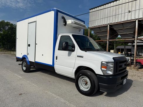 Used 2023 Ford E-350 and Econoline 350 Super Duty w/ Power Windows & Locks Group RWD image 9