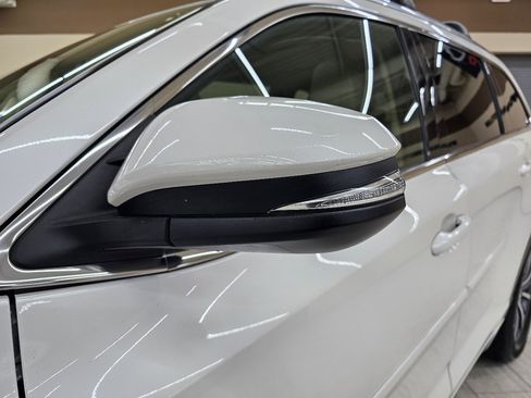 Used 2018 Toyota Highlander XLE image 12