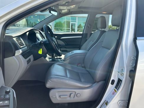 Used 2018 Toyota Highlander XLE AWD/4WD image 7