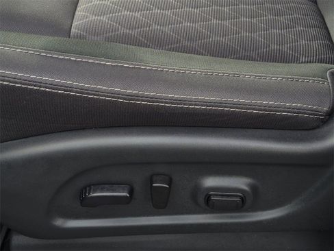 Used 2024 Nissan Titan SV w/ SV Convenience Package image 29