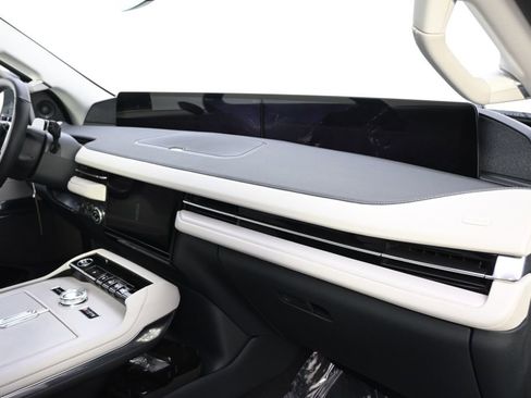 New 2026 Lincoln Navigator Reserve AWD/4WD image 15