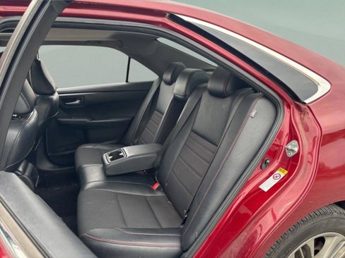 Used 2016 Toyota Camry SE w/ Moonroof Package image 26