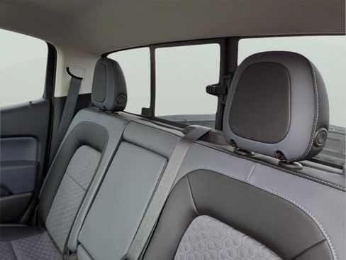 Used 2016 Chevrolet Colorado Z71 image 12