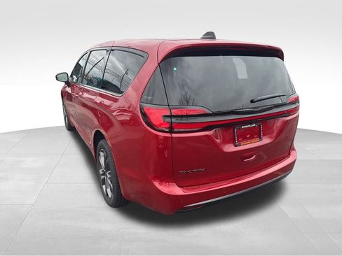 New 2026 Chrysler Pacifica Select image 3