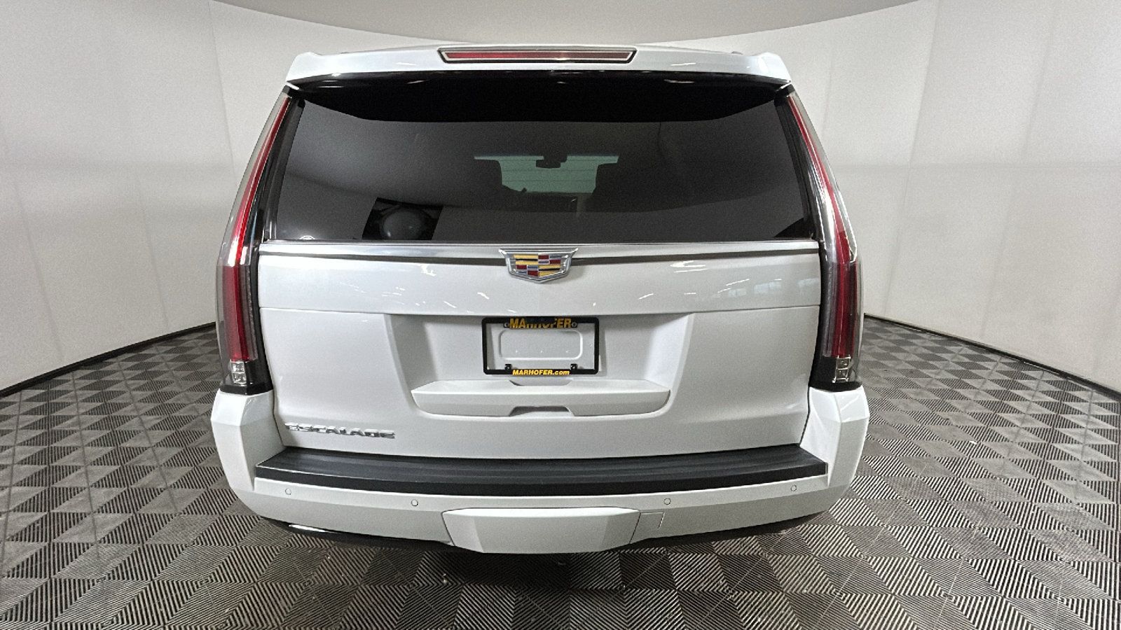 Used 2019 Cadillac Escalade Platinum RWD image 4