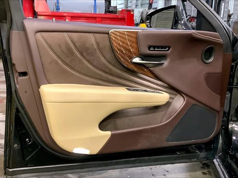 Used 2019 Lexus LS 500 AWD image 19