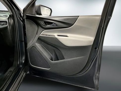 Used 2022 Chevrolet Equinox LS image 25