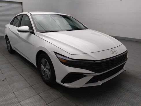 Used 2025 Hyundai Elantra SE FWD image 13