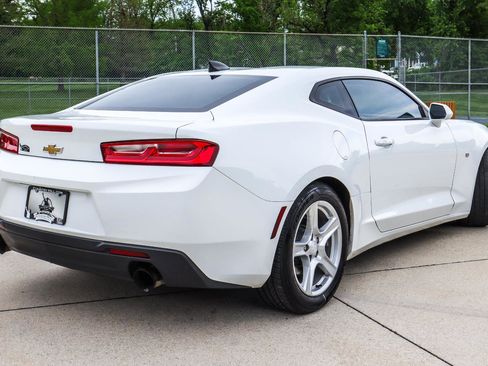 Used 2018 Chevrolet Camaro LT RWD image 12