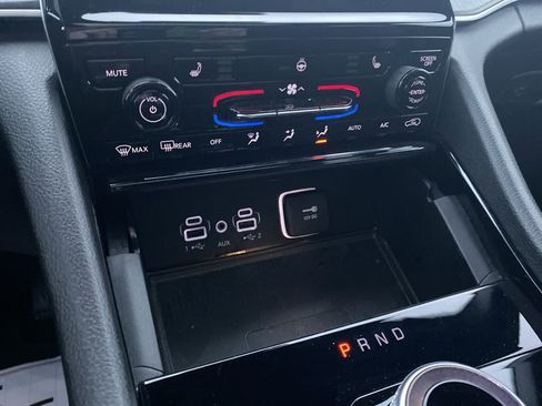 Used 2023 Jeep Grand Cherokee L Laredo image 32