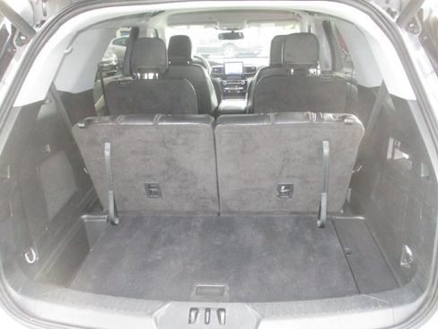 Used 2024 Ford Explorer Limited image 10