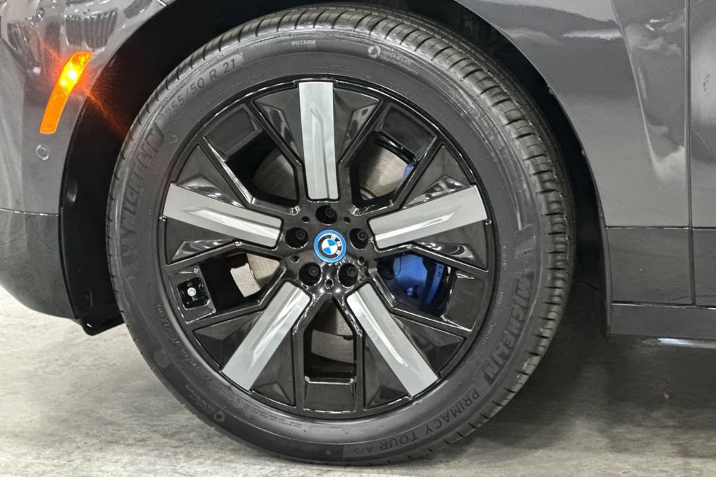 Used 2024 BMW iX xDrive50 w/ Sport Package AWD/4WD image 35