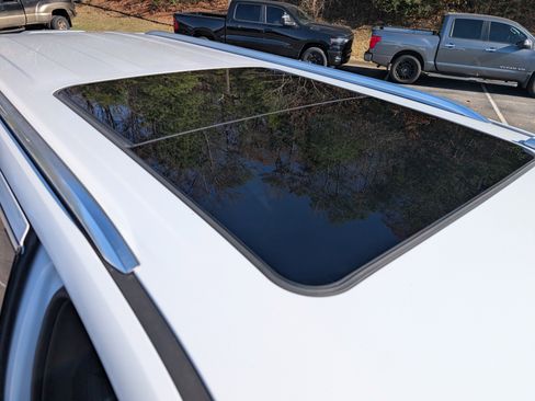 Used 2023 GMC Yukon XL Denali image 14