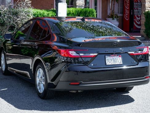 Used 2025 Toyota Camry LE FWD image 6