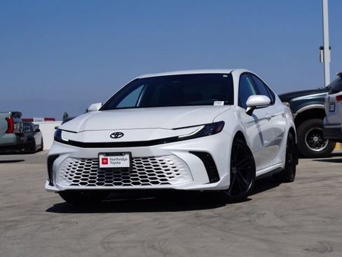 Used 2026 Toyota Camry XSE FWD image 4