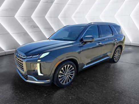Used 2023 Hyundai Palisade Calligraphy image 1