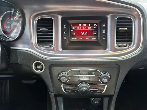 Used 2017 Dodge Charger SE RWD image 15
