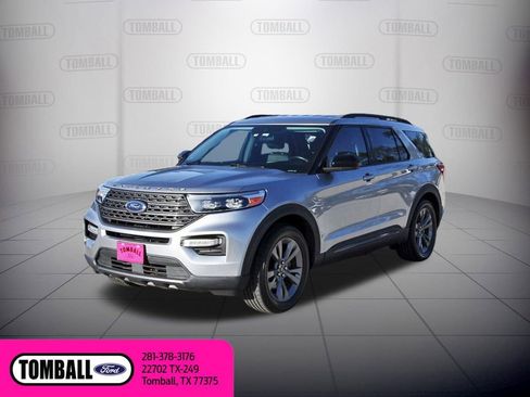 Certified 2022 Ford Explorer XLT w/ Equipment Group 202A image 3