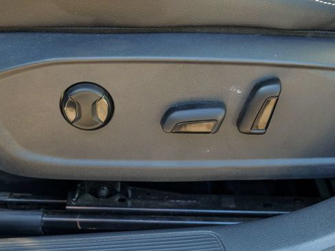Used 2025 Volkswagen Jetta SE w/ Sunroof Package FWD image 24