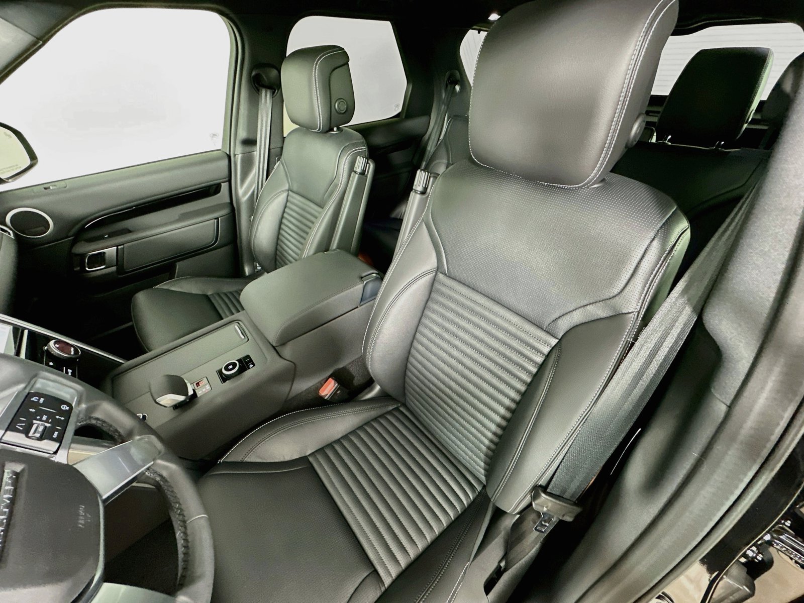 New 2026 Land Rover Discovery S AWD/4WD image 35