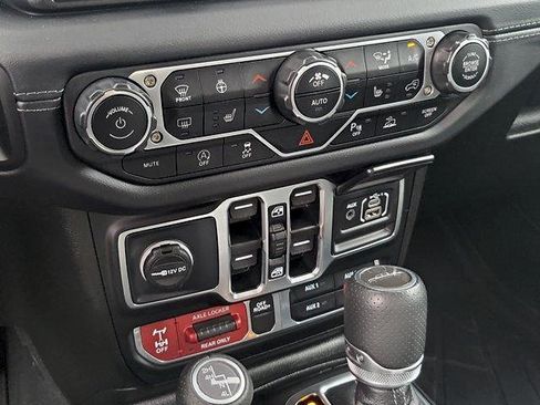Certified 2025 Jeep Gladiator Mojave w/ Safety Group AWD/4WD image 28