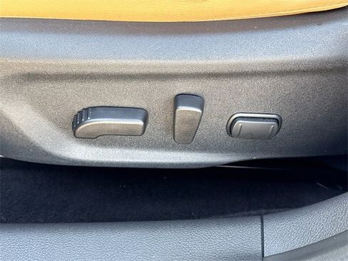 Used 2025 Nissan Sentra SV w/ SV Premium Package image 21