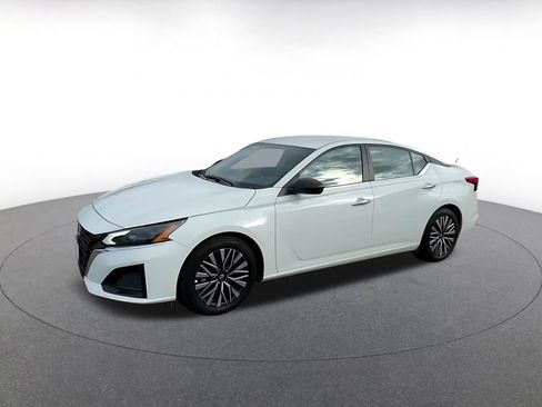 Used 2025 Nissan Altima 2.5 SV image 8