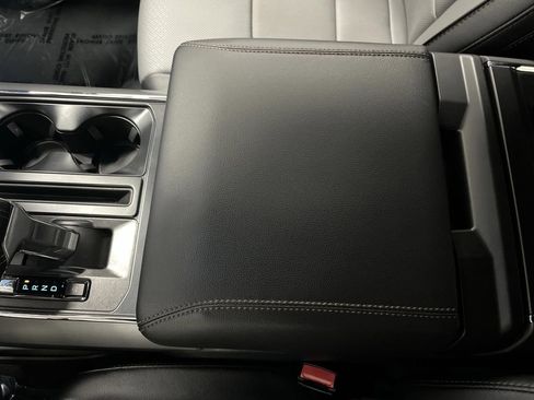 Used 2022 Ford F150 Lightning Lariat image 22