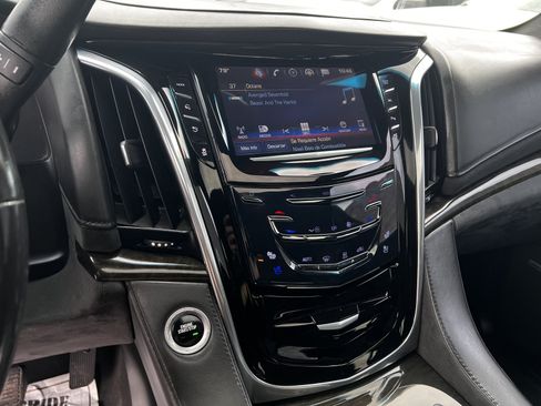 Used 2019 Cadillac Escalade ESV Platinum RWD image 37