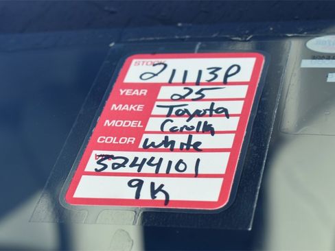 Used 2025 Toyota Corolla SE image 17