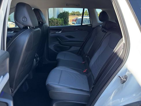 Used 2026 Volkswagen Tiguan SE AWD/4WD image 28