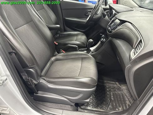 Used 2017 Chevrolet Trax LT w/ Sun & Sound Package image 5