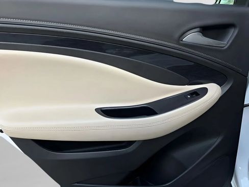 Used 2017 Buick Envision Essence image 38