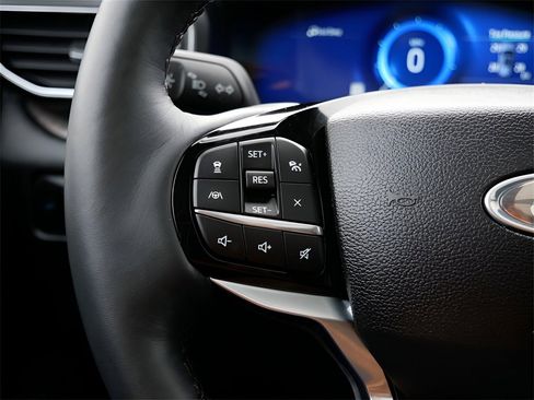 Used 2023 Ford Explorer Platinum w/ Technology Package image 19