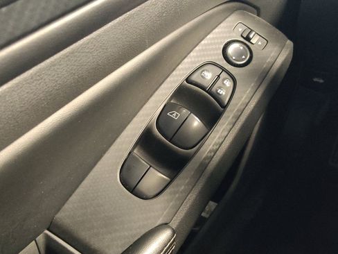 Used 2024 Nissan Altima 2.5 SV FWD image 27