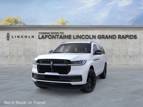 New 2026 Lincoln Navigator Reserve w/ Jet Appearance Package AWD/4WD image 2