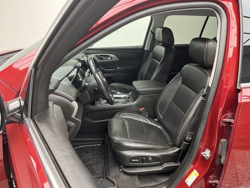 Used 2020 Chevrolet Traverse LT w/ LPO, Floor Liner Package image 8