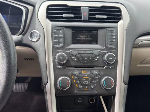 Used 2017 Ford Fusion SE image 22