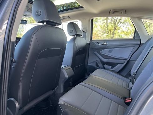 New 2026 Volkswagen Jetta SE FWD image 21