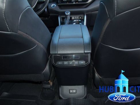 Used 2022 Toyota Highlander XLE FWD image 21