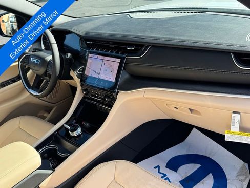 New 2025 Jeep Grand Cherokee Limited w/ Luxury Tech Group II image 11