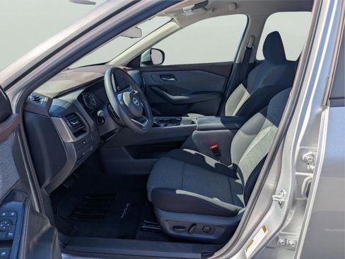 Used 2023 Nissan Rogue SV image 28