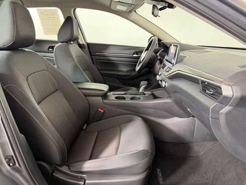 Used 2025 Nissan Altima 2.5 SV FWD image 21