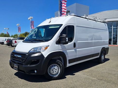 Used 2025 RAM ProMaster 2500 w/ Convenience Group FWD image 3