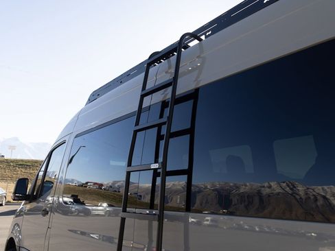 Used 2021 Mercedes-Benz Sprinter 2500 image 18