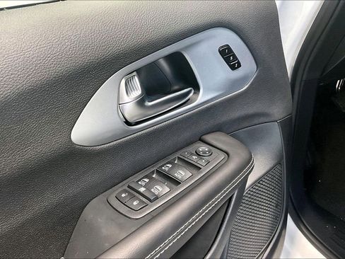 New 2026 Chrysler Pacifica Limited w/ S Appearance Package image 19